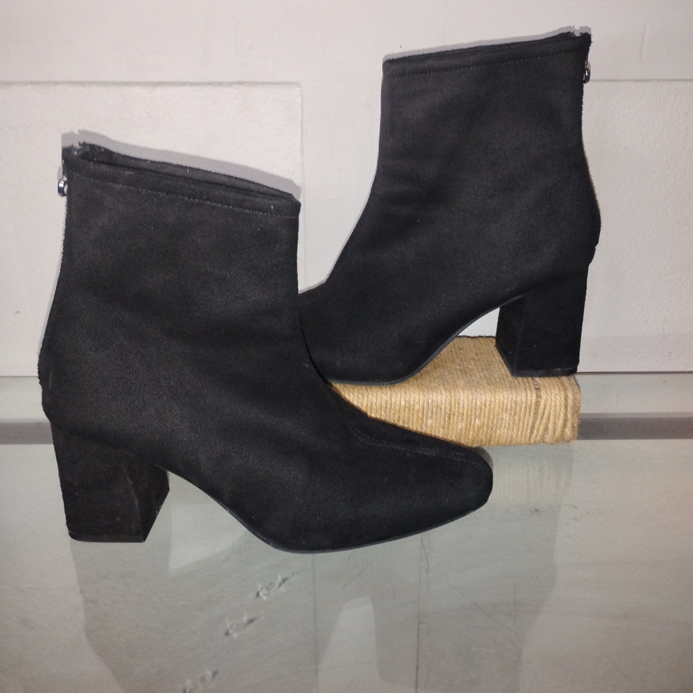 Elegant Black Ankle Boots